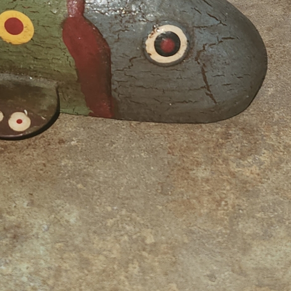 Vintage Handcrafted Folkart Wooden Fish Signed DP - Picture 7 of 10